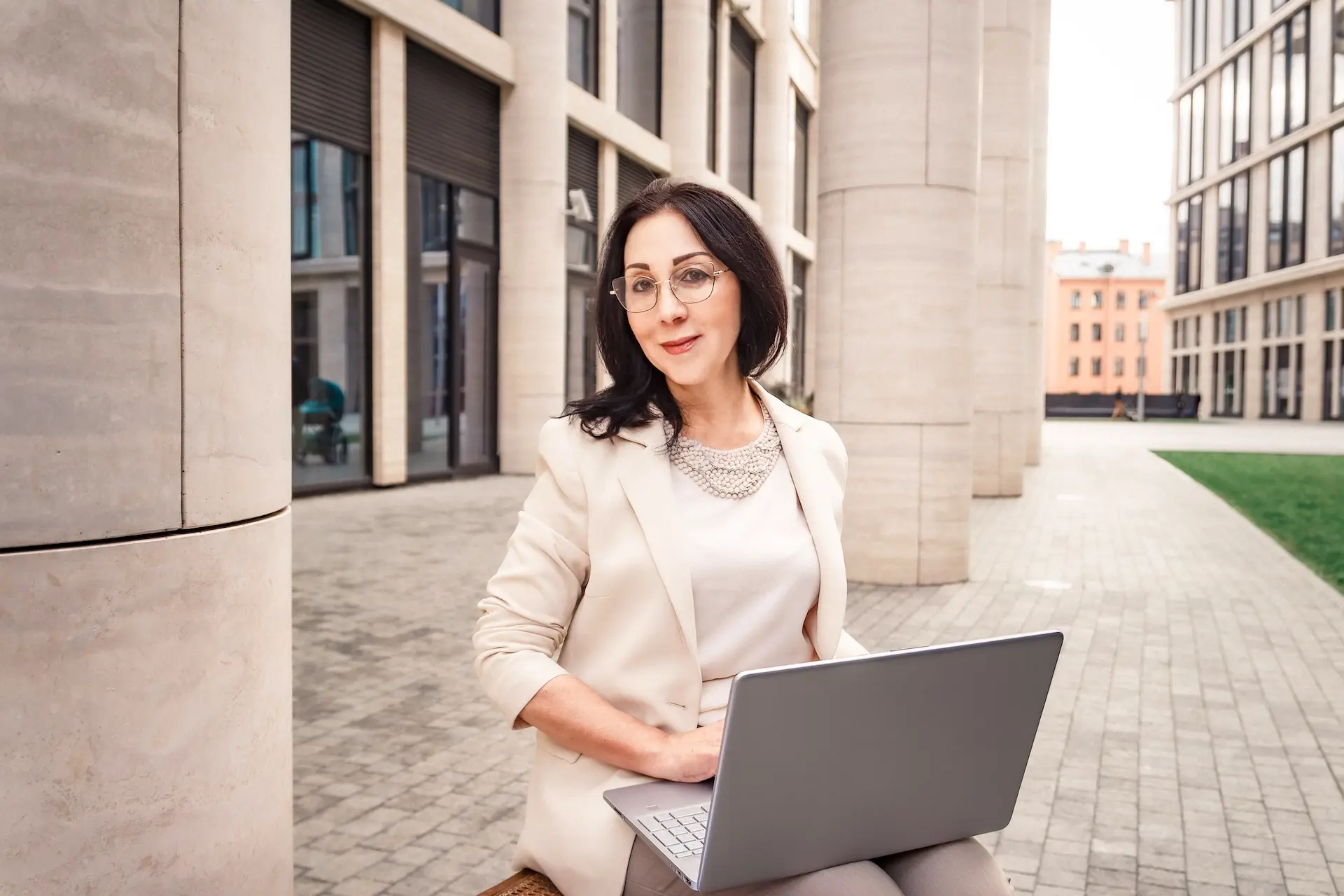 Неля за работой над учебными проектами